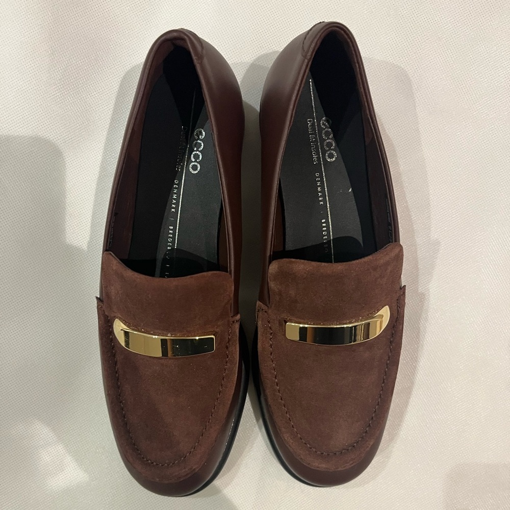 ECCO Women’s Brown Suede Loafers